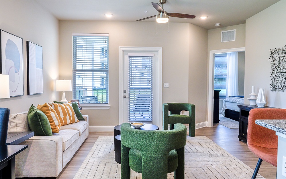 The Port - 2 bedroom floorplan layout with 2 bathrooms and 1093 square feet (Living Room)